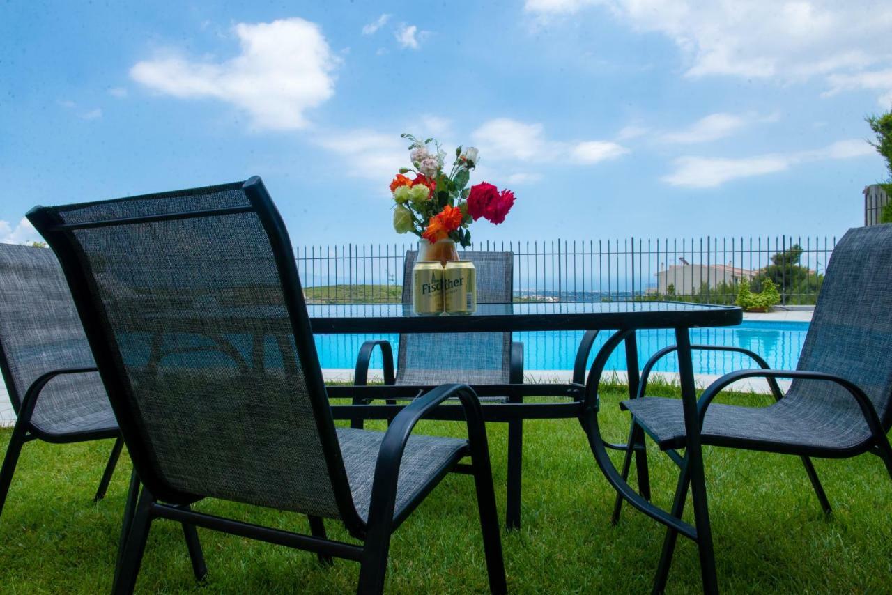 Villa Olympia Vip Dhráfi Buitenkant foto