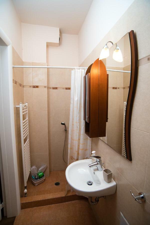 Villa Olympia Vip Dhráfi Buitenkant foto
