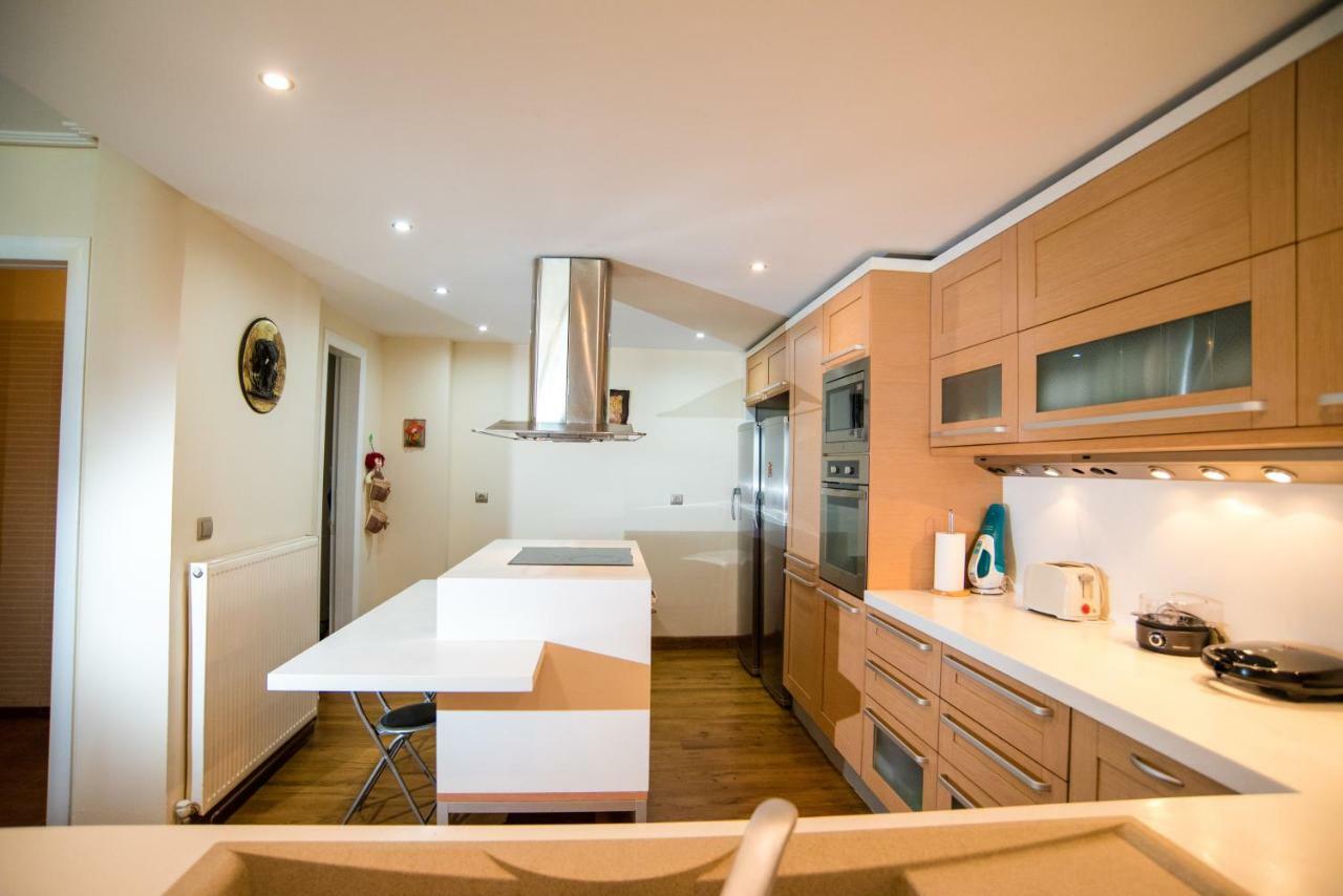 Villa Olympia Vip Dhráfi Buitenkant foto